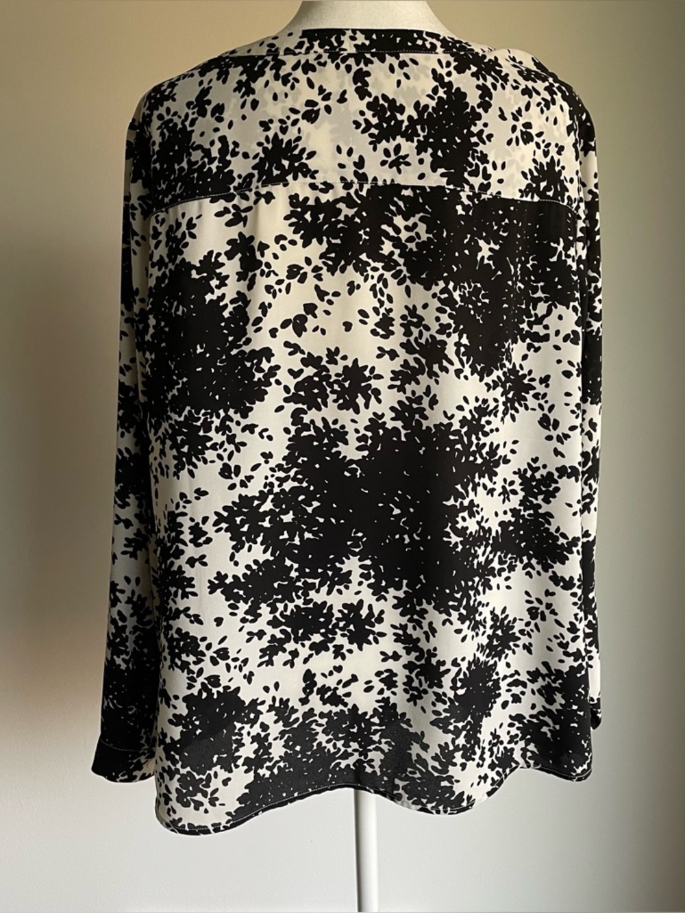 Talbots Black & White Tie-Hem Button Front Blouse NWOT, XP /XLP - Picture 3 of 9